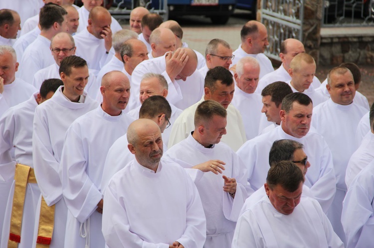 Tarnów. Nadzwyczajni szafarze Komunii św. w kościele bł. Karoliny