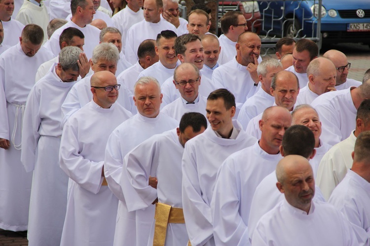 Tarnów. Nadzwyczajni szafarze Komunii św. w kościele bł. Karoliny