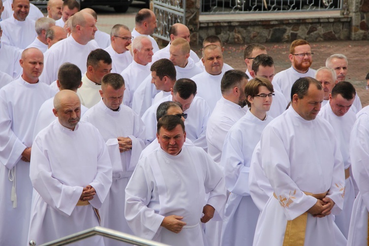 Tarnów. Nadzwyczajni szafarze Komunii św. w kościele bł. Karoliny