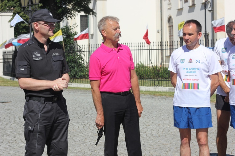 Pielgrzymka biegowa funkcjonariuszy ZK w Łowiczu na Jasną Górę