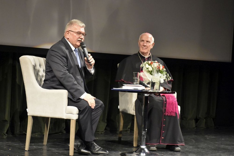 Msza św. i benefis z okazji 50-lecia kapłaństwa bp. Ignacego Deca