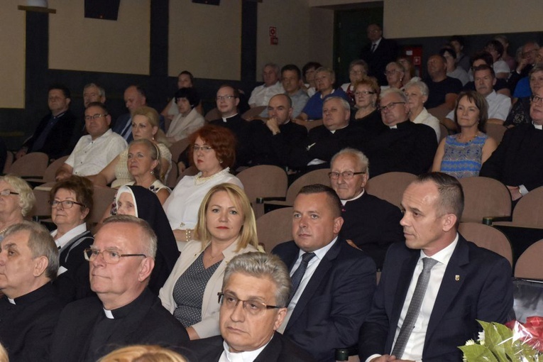 Msza św. i benefis z okazji 50-lecia kapłaństwa bp. Ignacego Deca
