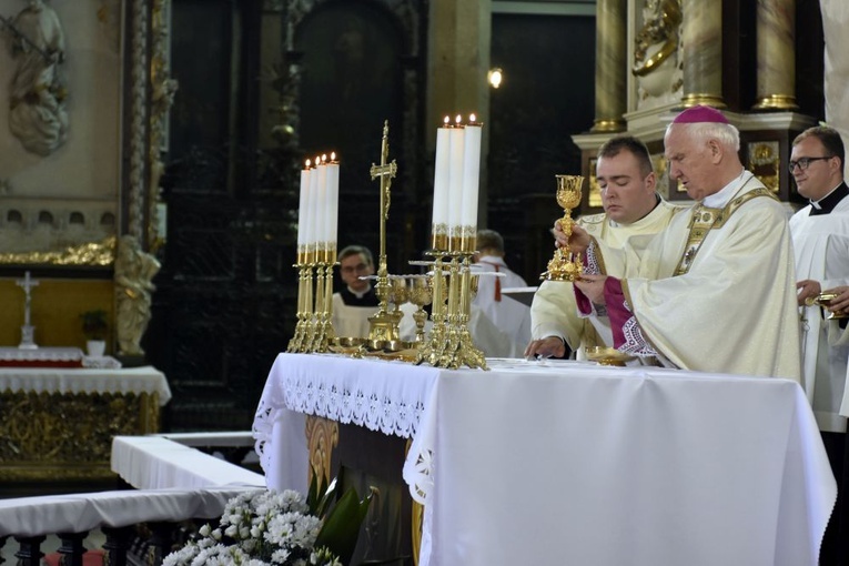 Msza św. i benefis z okazji 50-lecia kapłaństwa bp. Ignacego Deca