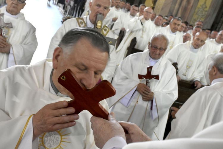 Msza św. i benefis z okazji 50-lecia kapłaństwa bp. Ignacego Deca