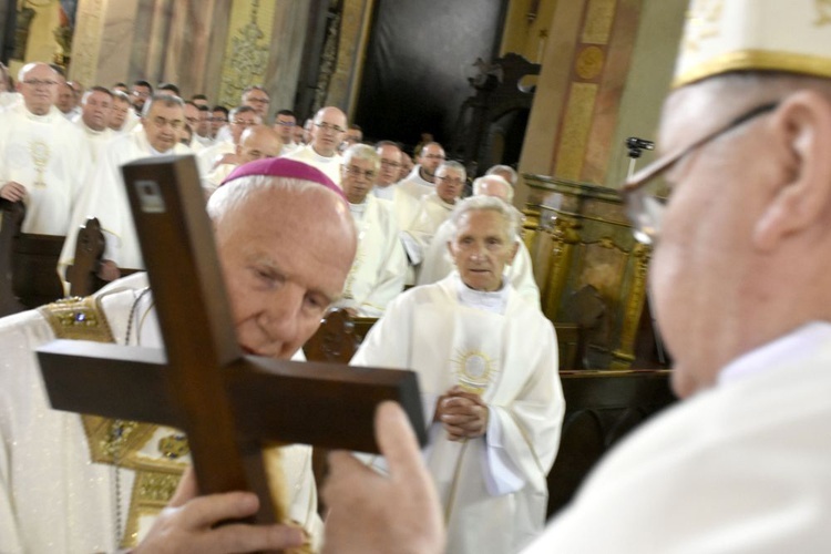 Msza św. i benefis z okazji 50-lecia kapłaństwa bp. Ignacego Deca