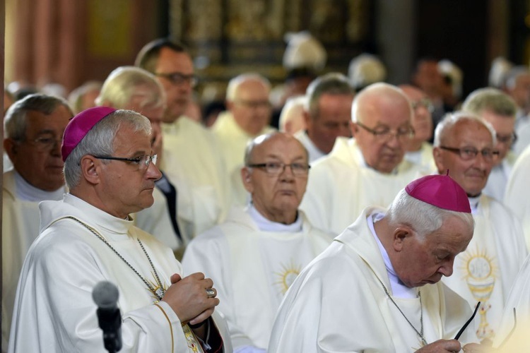 Msza św. i benefis z okazji 50-lecia kapłaństwa bp. Ignacego Deca