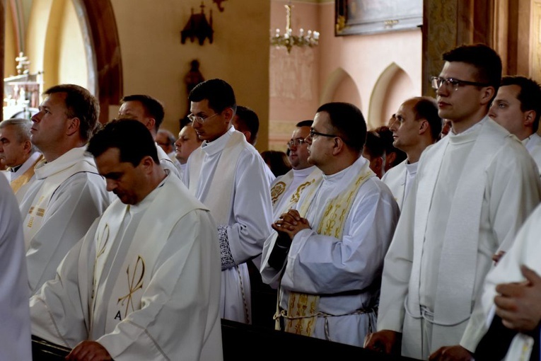 Msza św. i benefis z okazji 50-lecia kapłaństwa bp. Ignacego Deca