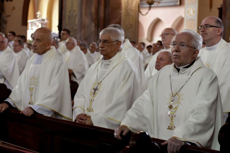 Msza św. i benefis z okazji 50-lecia kapłaństwa bp. Ignacego Deca