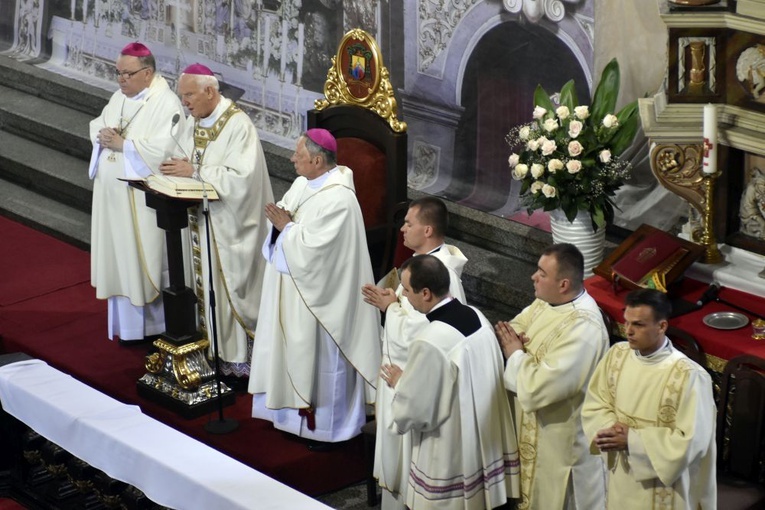 Msza św. i benefis z okazji 50-lecia kapłaństwa bp. Ignacego Deca