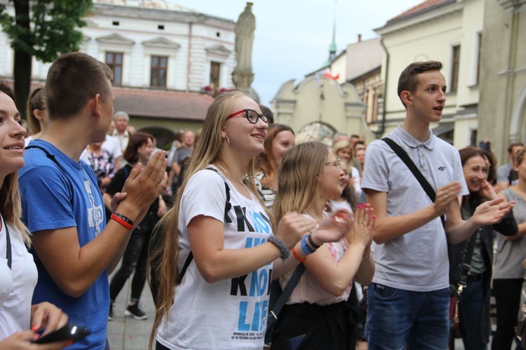 Nowy Sącz. Pod sztandarem Jezusa