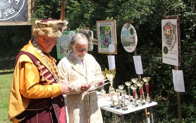 Za chwilę dyplomy i puchary będą wręczać Kazimierz Woźniak (z lewej) i Mariusz Fogiel.