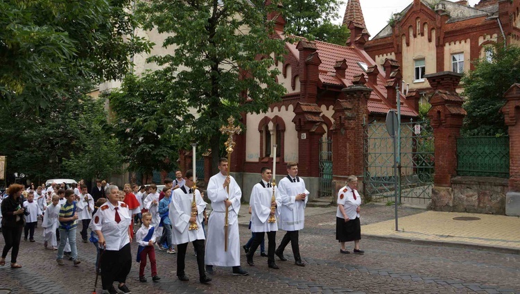 Abp Budzik bierze udział w uroczystosciach we Lwowie