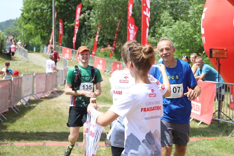 Uczestnicy I Biegu Frassatiego na finiszu w Międzybrodziu Bialskim - 2019 - cz. 1