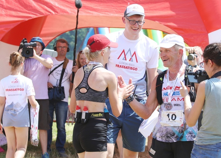 Uczestnicy I Biegu Frassatiego na finiszu w Międzybrodziu Bialskim - 2019 - cz. 1