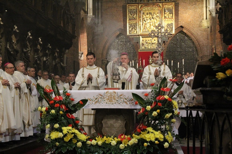 Statuetki św. Jana Vianneya w uroczystość św. Jana Chrzciciela