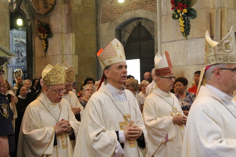 Statuetki św. Jana Vianneya w uroczystość św. Jana Chrzciciela