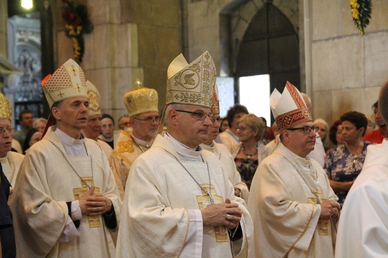 Statuetki św. Jana Vianneya w uroczystość św. Jana Chrzciciela