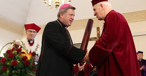 Na skrzydłach wiary i rozumu. Bp Ignacy Dec doktorem honoris causa PWT