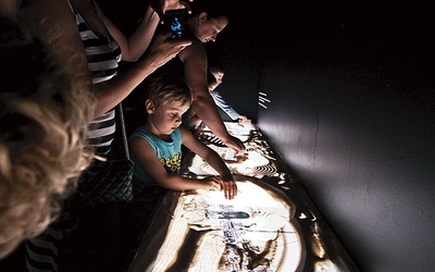 Dzieci mogą pobawić się na wystawie w archeologa.