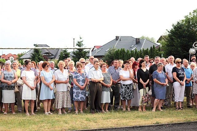 Mieszkańcy udali się na plac niedaleko świątyni,  gdzie przemawiał do nich papież.