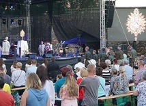 Ważnym punktem obu wydarzeń była adoracja Najświętszego Sakramentu.