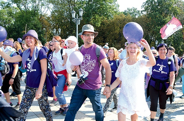 Przed rokiem do Matki Bożej dotarło ponad 2600 osób.