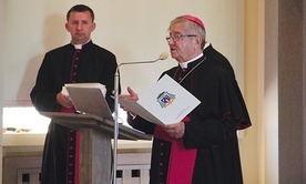 Metropolita wręczył swoje decyzje podczas spotkania katechetów.
