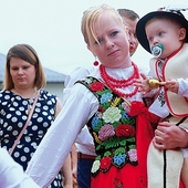 Rodzice z dziećmi wzięli udział m.in. w procesji eucharystycznej.