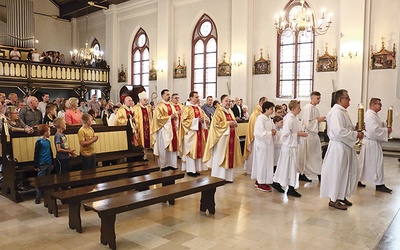 Mszy św.  dziękczynnej  w niedzielę  16 czerwca  przewodniczył  biskup Jacek Jezierski. 