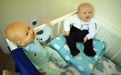 Ćwiczenia z lalkami sprawiają, że pierwsze chwile opieki nad noworodkiem są łatwiejsze.