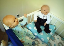 Ćwiczenia z lalkami sprawiają, że pierwsze chwile opieki nad noworodkiem są łatwiejsze.