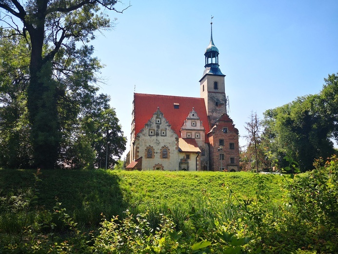 Manierystyczny kościół pw. Trójcy Świętej w Żórawinie