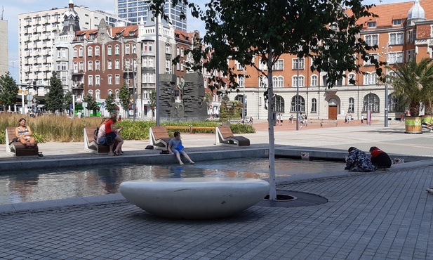 Katowice: woda w fontannach niebezpieczna. Regulaminu jednak brakuje