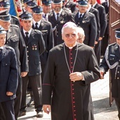 Ze strażakami modlił się abp Henryk Nowacki.