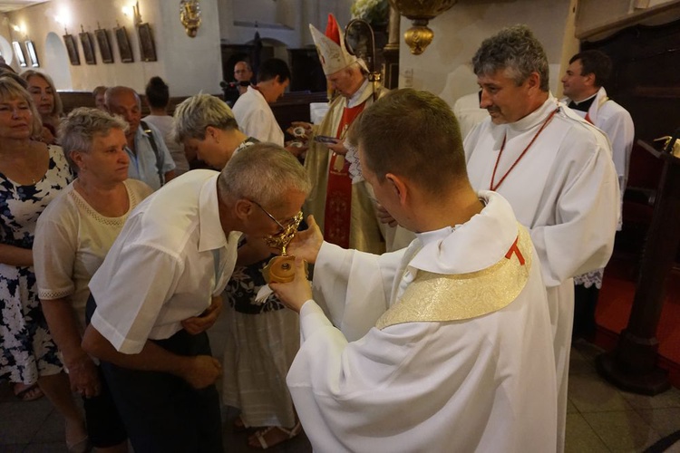 Wprowadzenie relikwii św. Faustyny w Krosnowicach