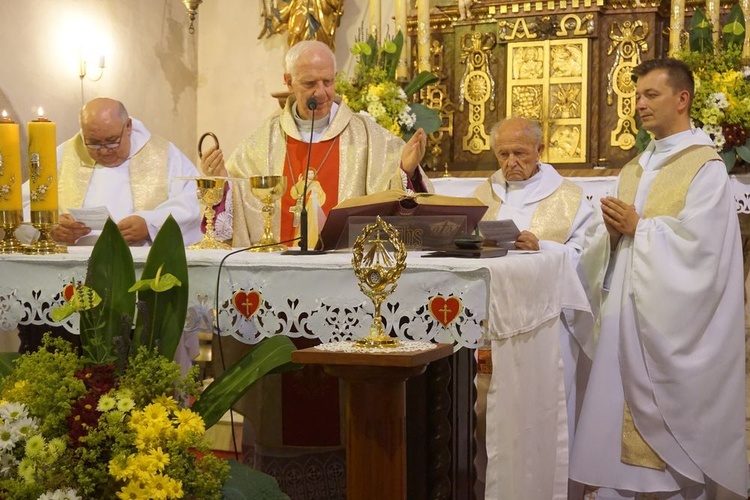 Wprowadzenie relikwii św. Faustyny w Krosnowicach