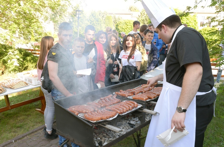 Na piątek, 28 czerwca nie potrzeba specjalnej dyspensy od obowiązku wstrzemięźliwości od posiłków mięsnych.