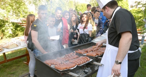 Na piątek, 28 czerwca nie potrzeba specjalnej dyspensy od obowiązku wstrzemięźliwości od posiłków mięsnych.