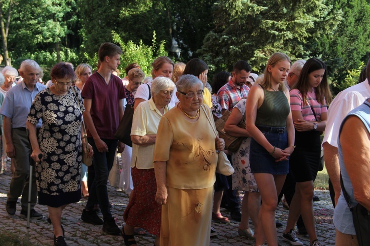 Błogosławieństwo odnowionych organów w Mielcu