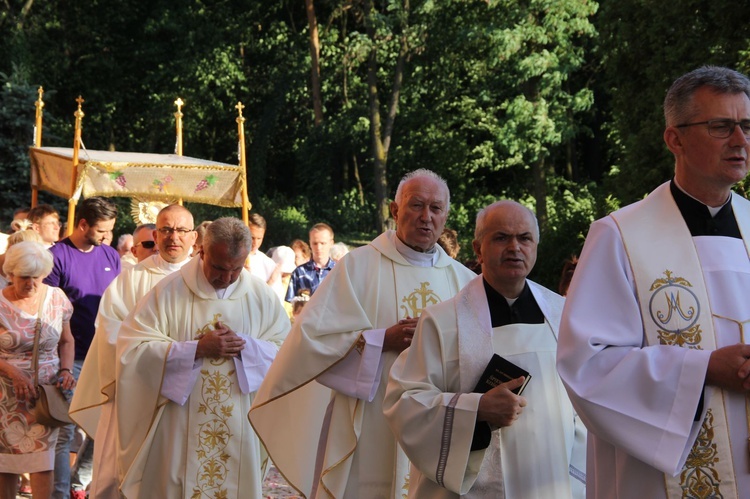 Błogosławieństwo odnowionych organów w Mielcu