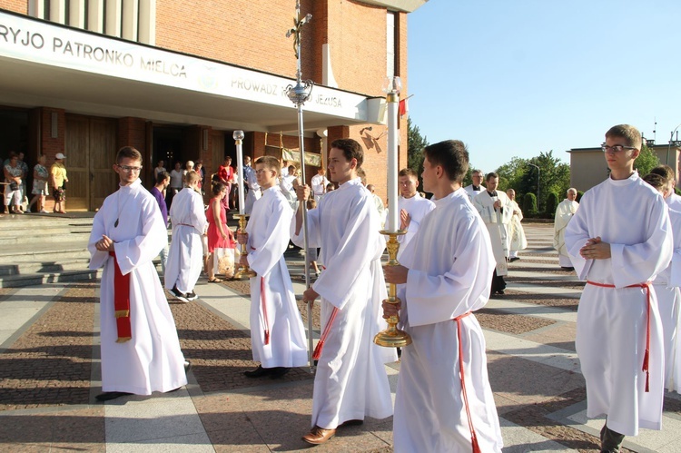 Błogosławieństwo odnowionych organów w Mielcu