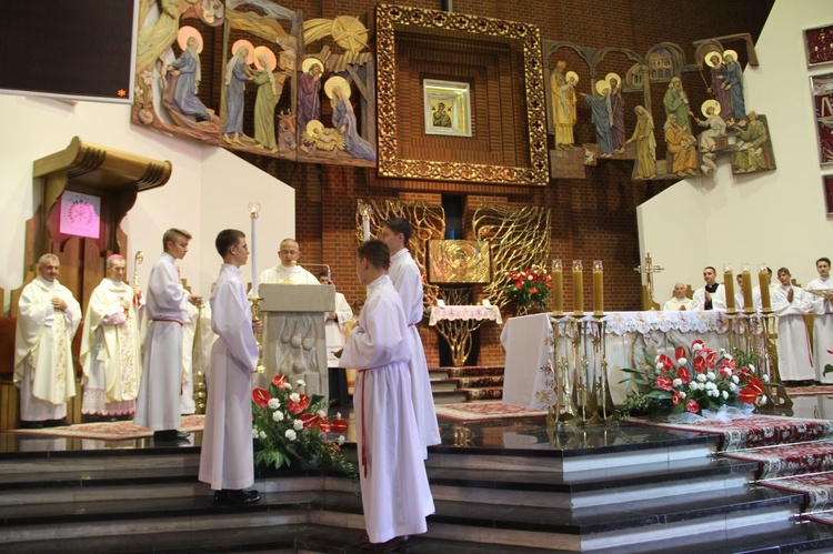 Błogosławieństwo odnowionych organów w Mielcu