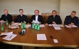 Biskup tarnowski podpisał dokument dot. ochrony małoletnich w działaniach duszpasterskich diecezji tarnowskiej