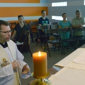 Modlitwa odbyła się przed wystawionym Najświętszym Sakramentem.