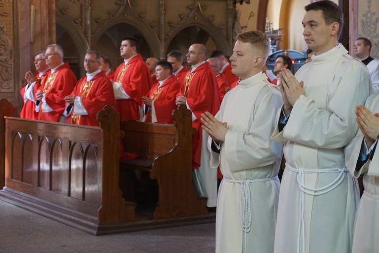 Mogą rozdawać Komunię św.