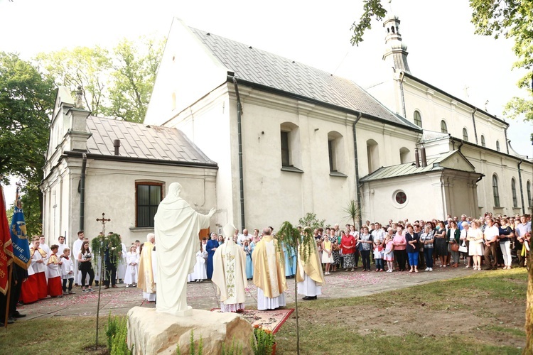 Figura Serca Jezusa w Oleśnie