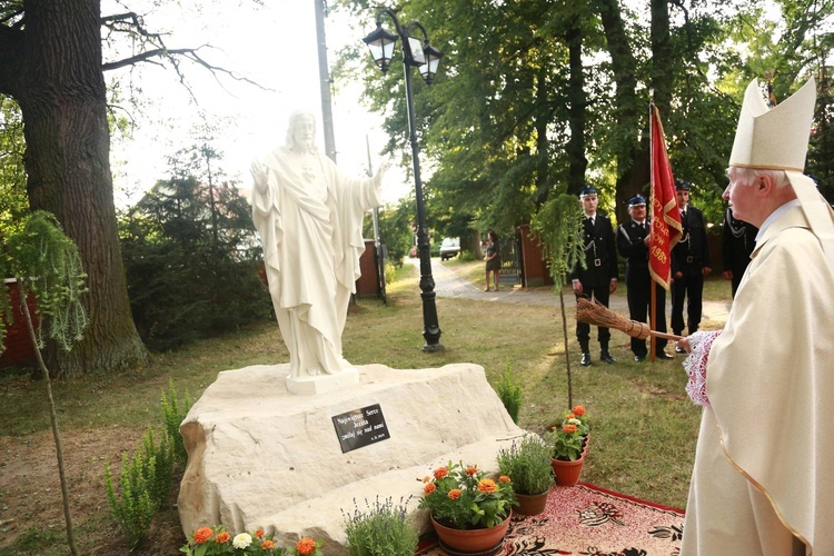 Figura Serca Jezusa w Oleśnie