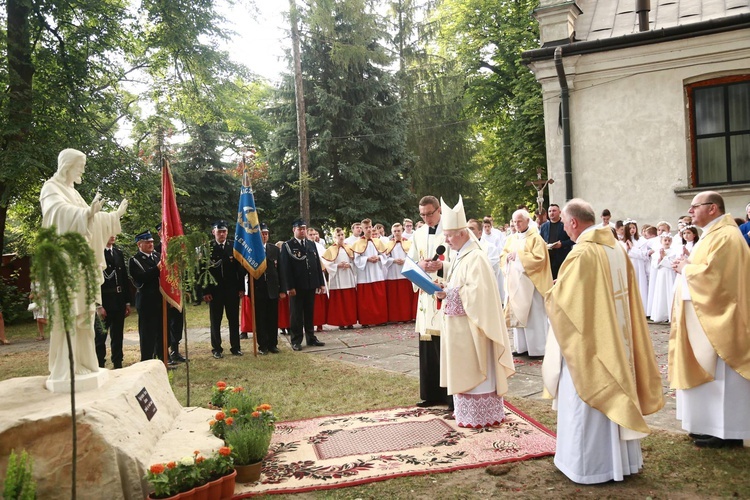 Figura Serca Jezusa w Oleśnie