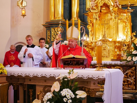 Instalacja relikwii św. Jana Pawła II w Sanktuarium Matki Bożej Myślenickiej