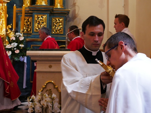 Instalacja relikwii św. Jana Pawła II w Sanktuarium Matki Bożej Myślenickiej